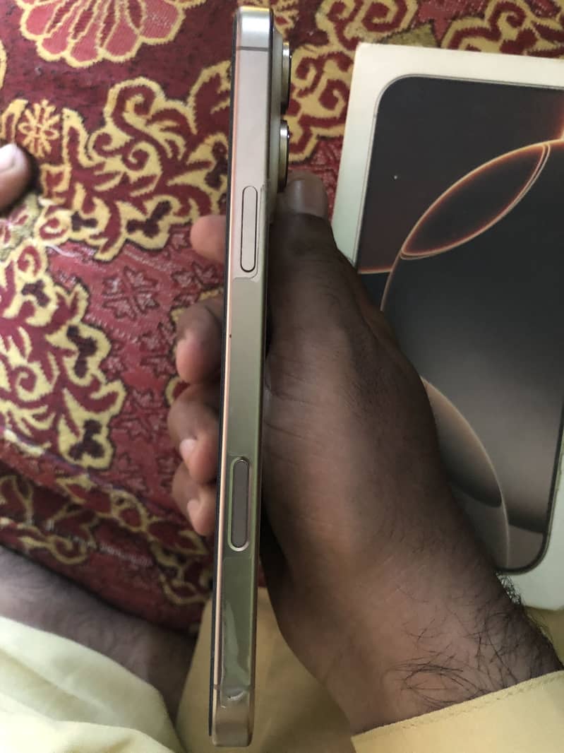 Apple iPhone 16 Pro Max 3