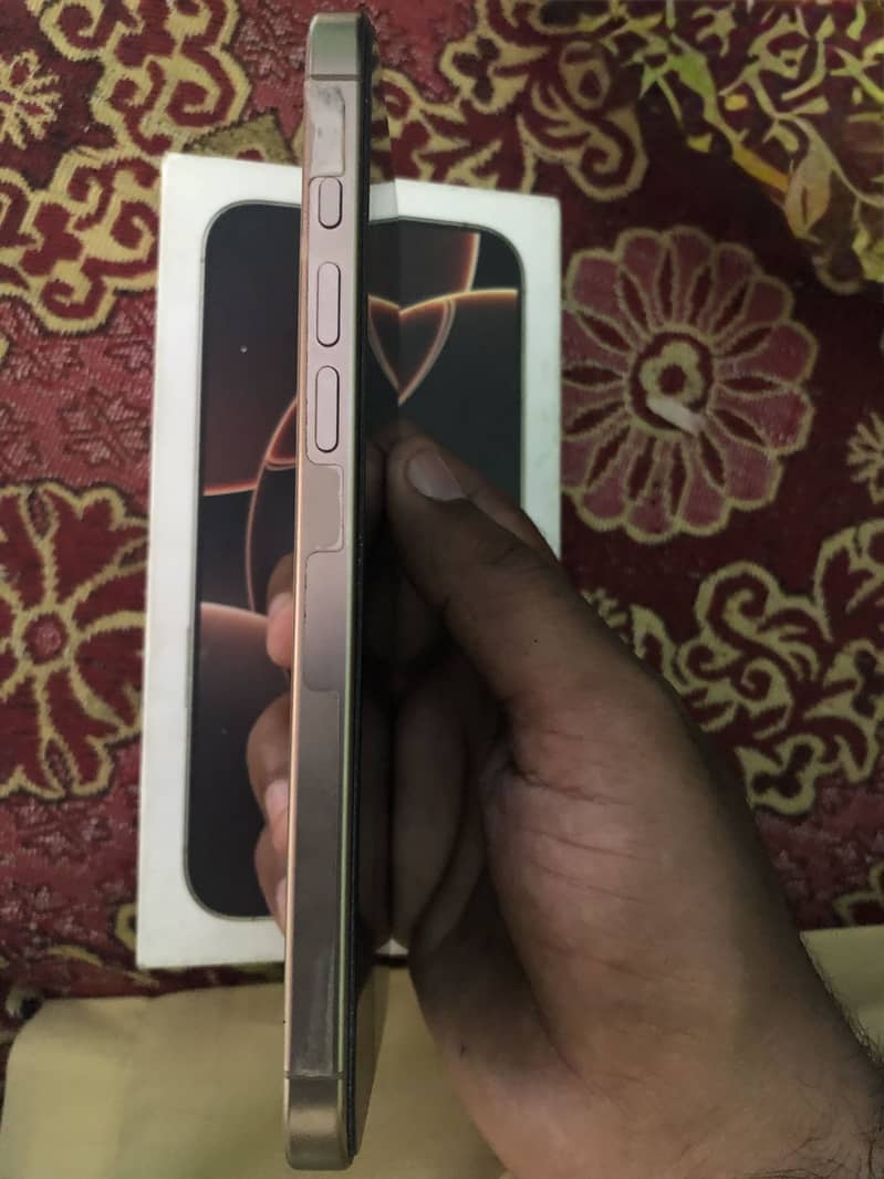 Apple iPhone 16 Pro Max 5