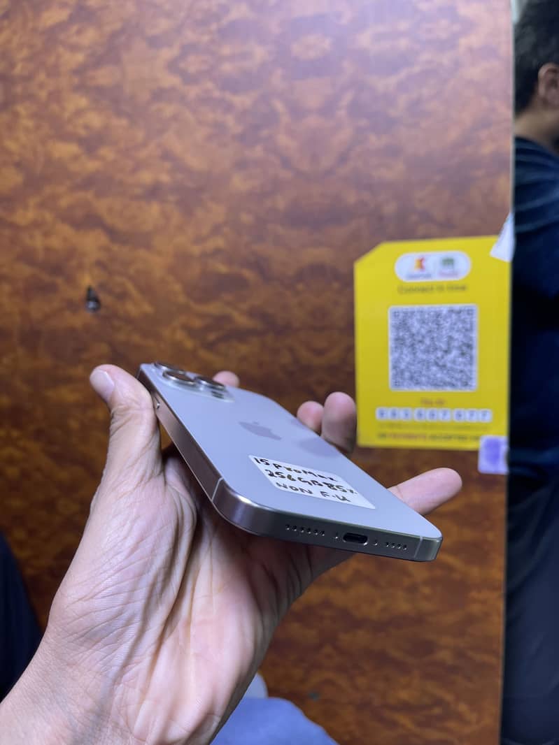 Apple iPhone 15 Pro Max 2