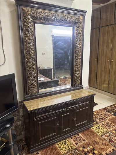 Dressing table with glass for sale