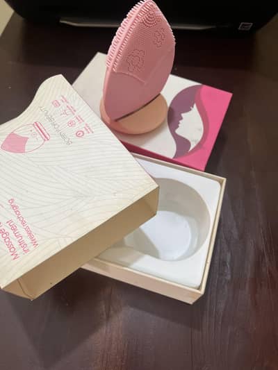 Xeo plus facial cleanser , silicon massager