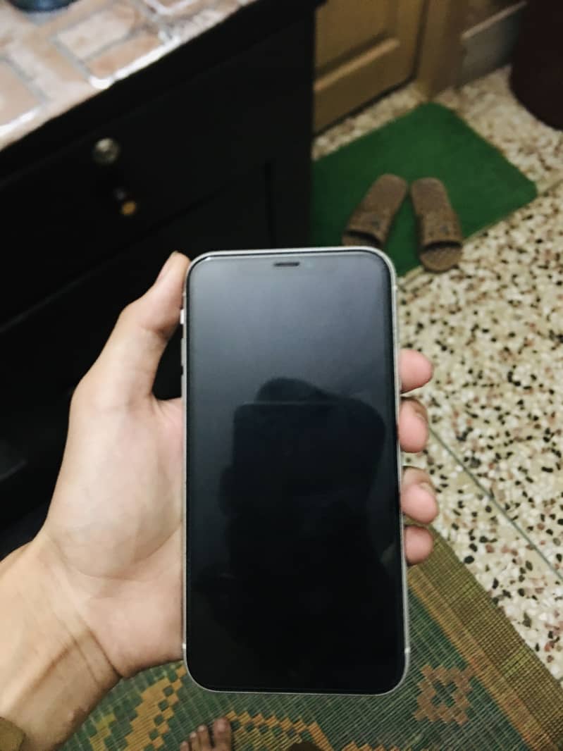 Apple iPhone XR 0
