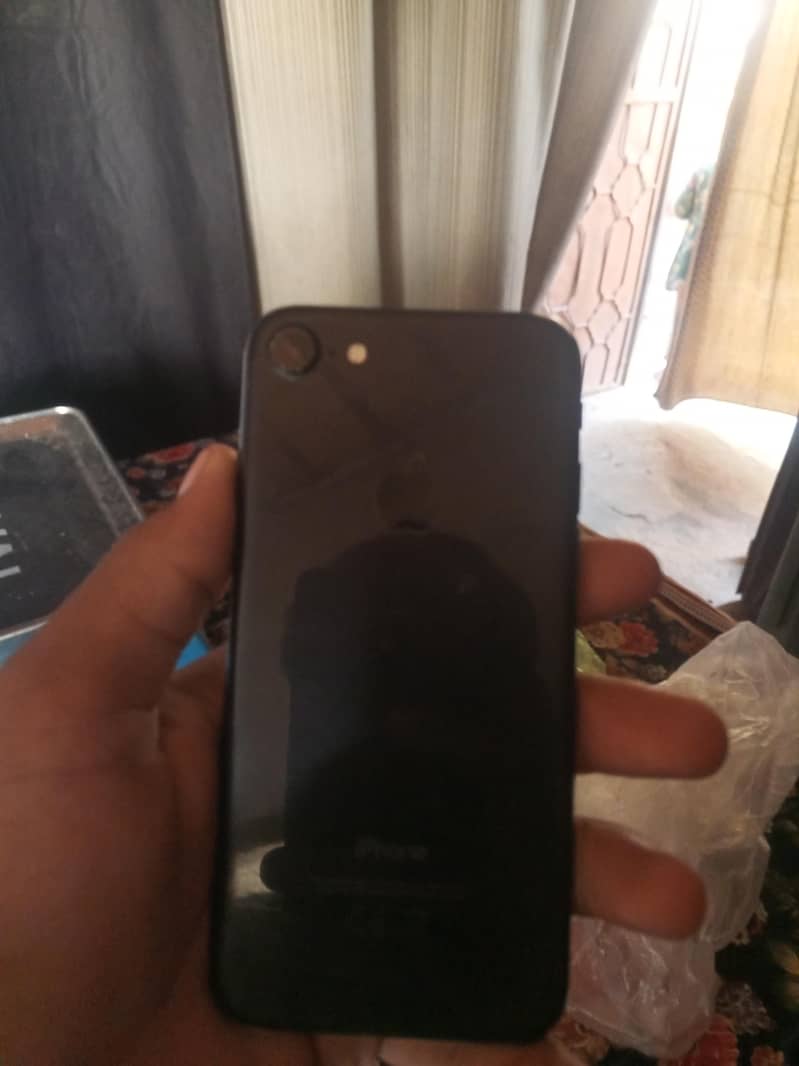 Apple iPhone 7 0