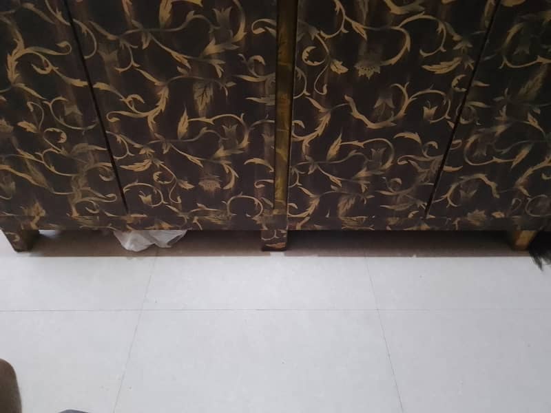 sideboard (counter) 14