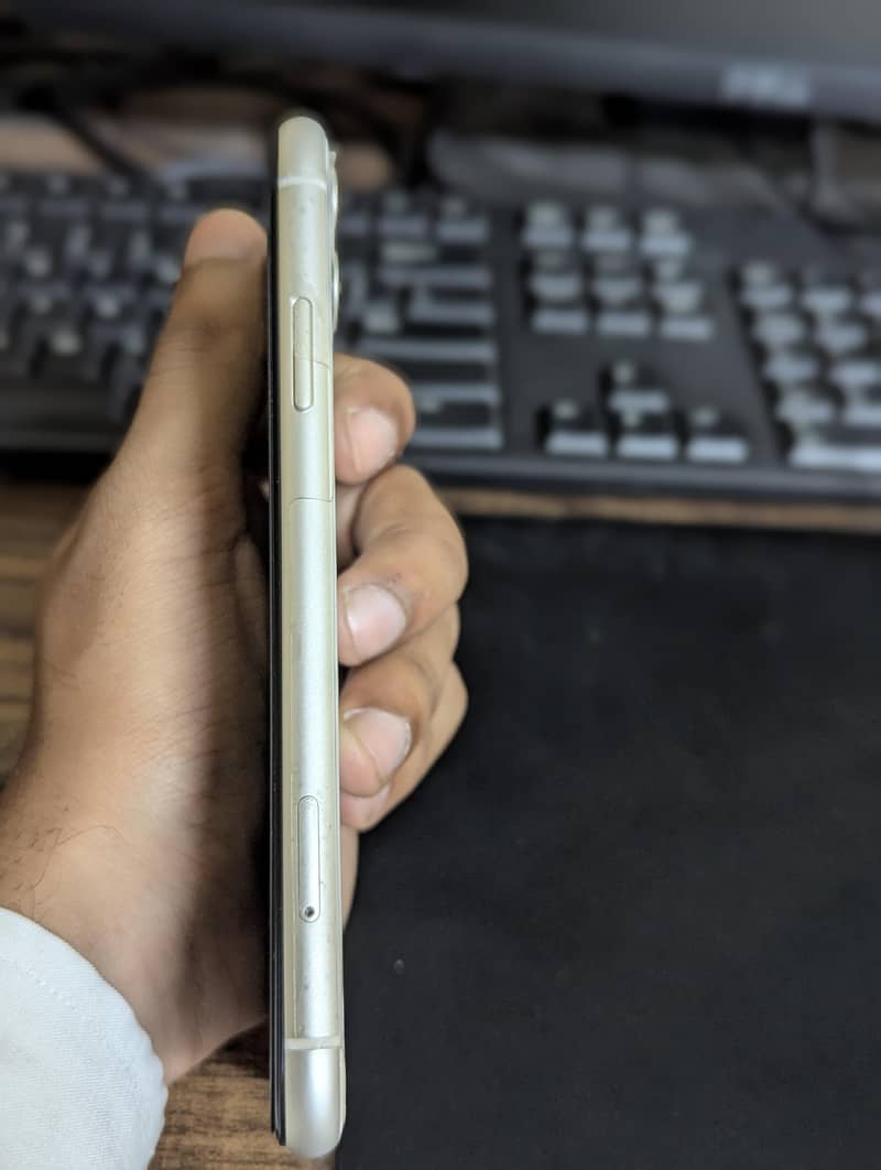 Apple iPhone 11 3