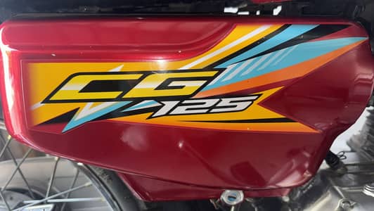Honda 125  tanky + tapay + silencer 10/10 vondition