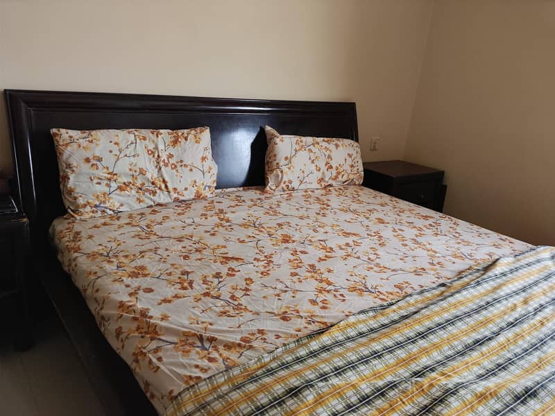 queen sized bedset 0
