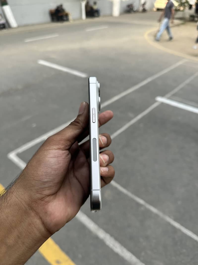 Apple iPhone 15 Pro 1