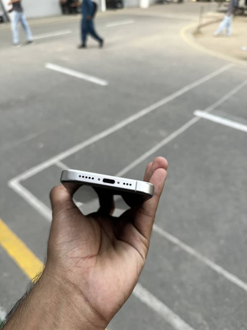 Apple iPhone 15 Pro 2