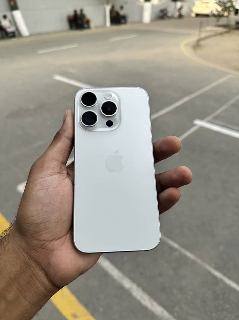 Apple iPhone 15 Pro 4