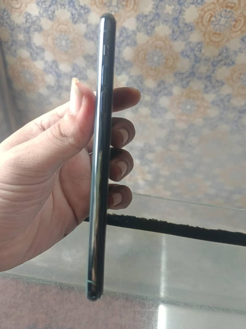 Apple iPhone 11 Pro Max 2