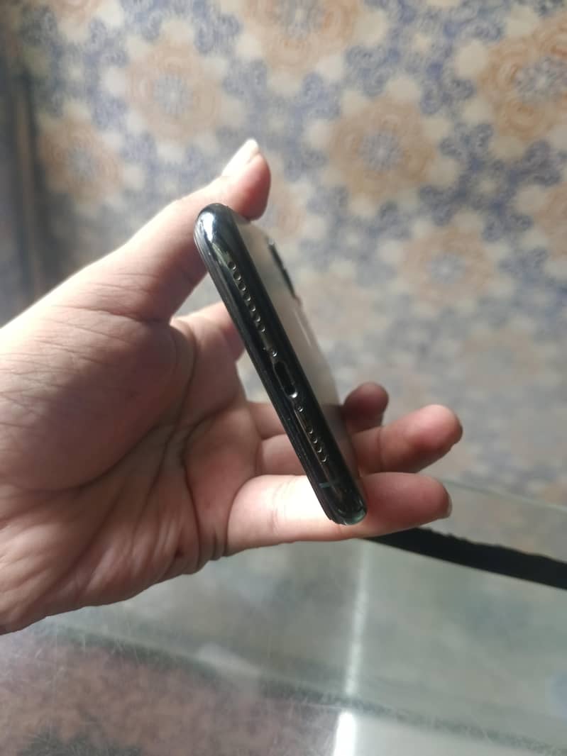 Apple iPhone 11 Pro Max 4
