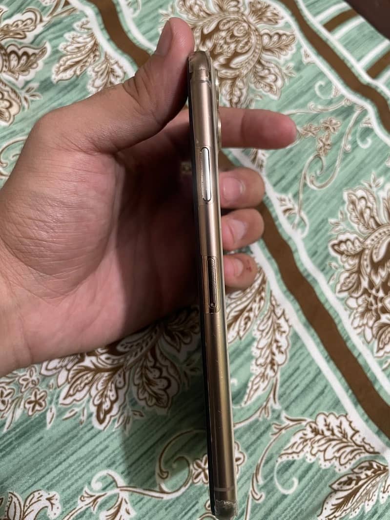 Apple iPhone 11 Pro Max 3