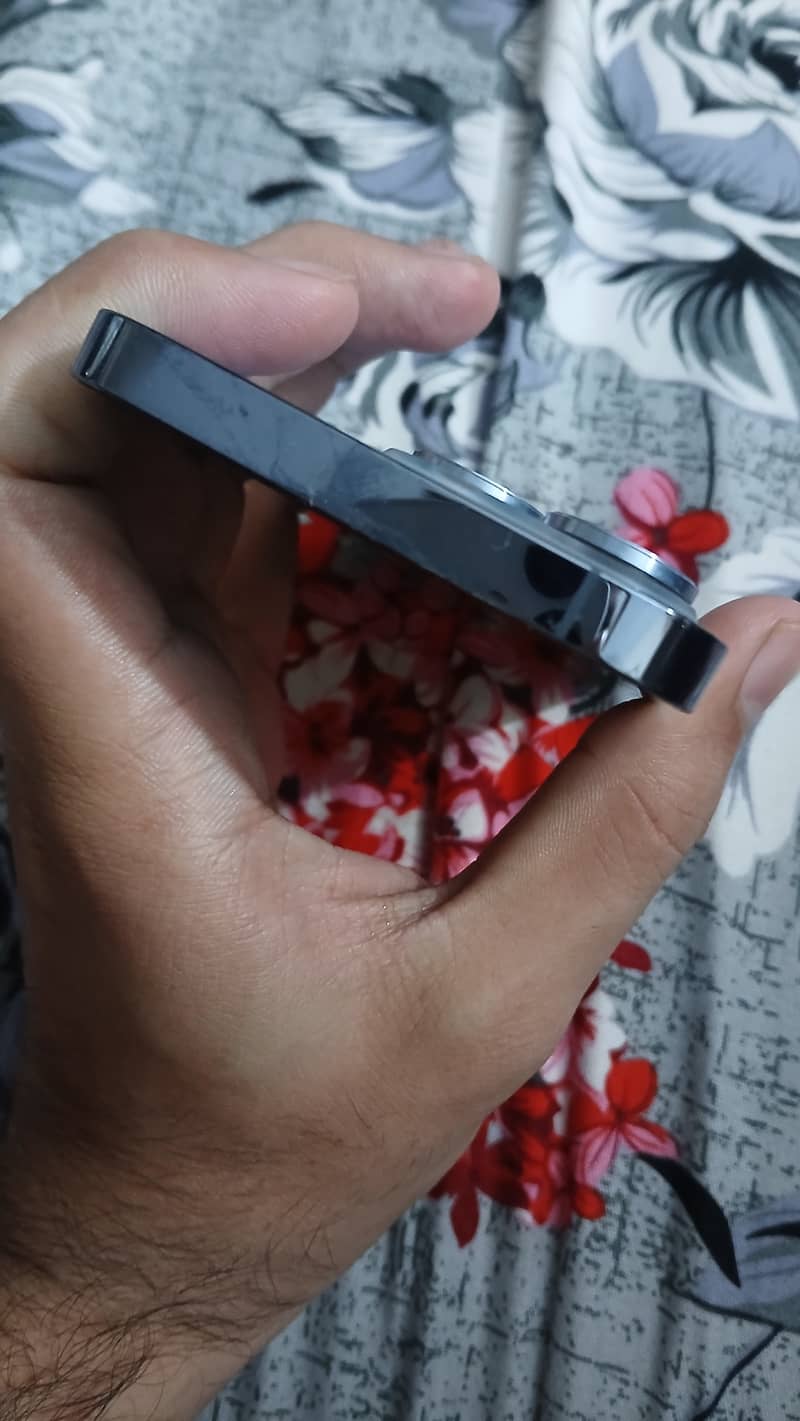 Apple iPhone 13 Pro 4