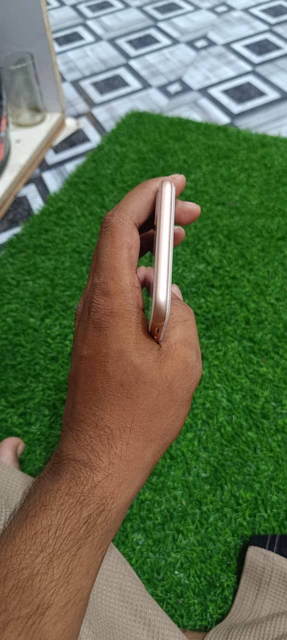 Apple iPhone 8 Plus 3