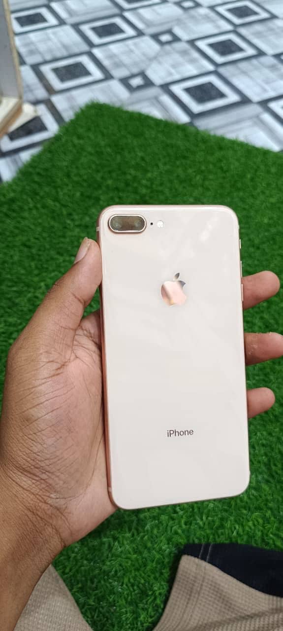 Apple iPhone 8 Plus 5