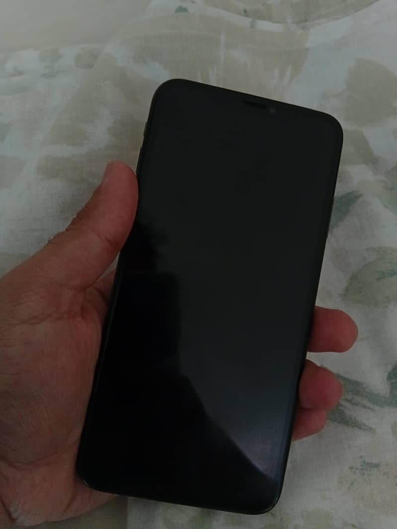 Apple iPhone XS Max 1