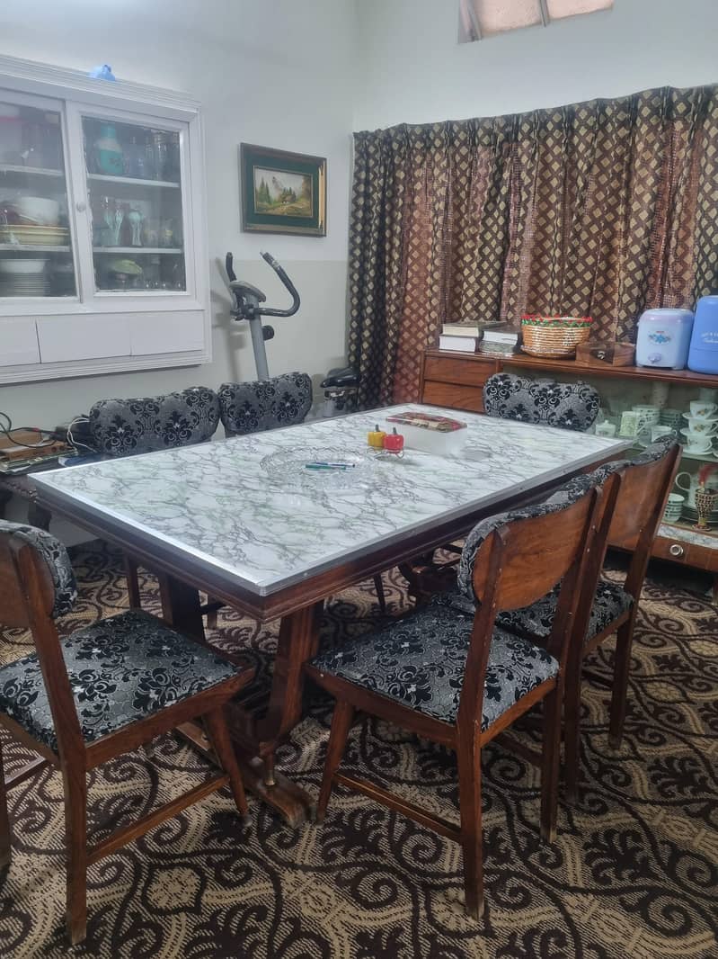 DINING TABLE WITH 6 SET CHAIRS 0