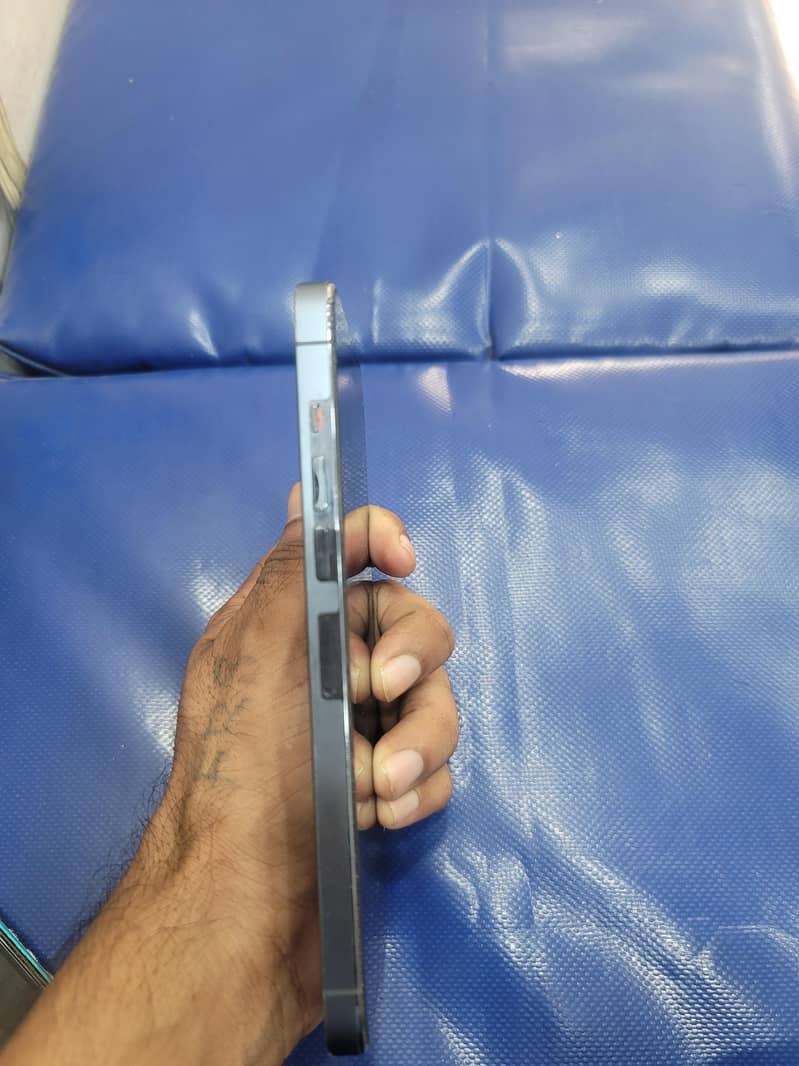 Apple iPhone 13 Pro Max 2
