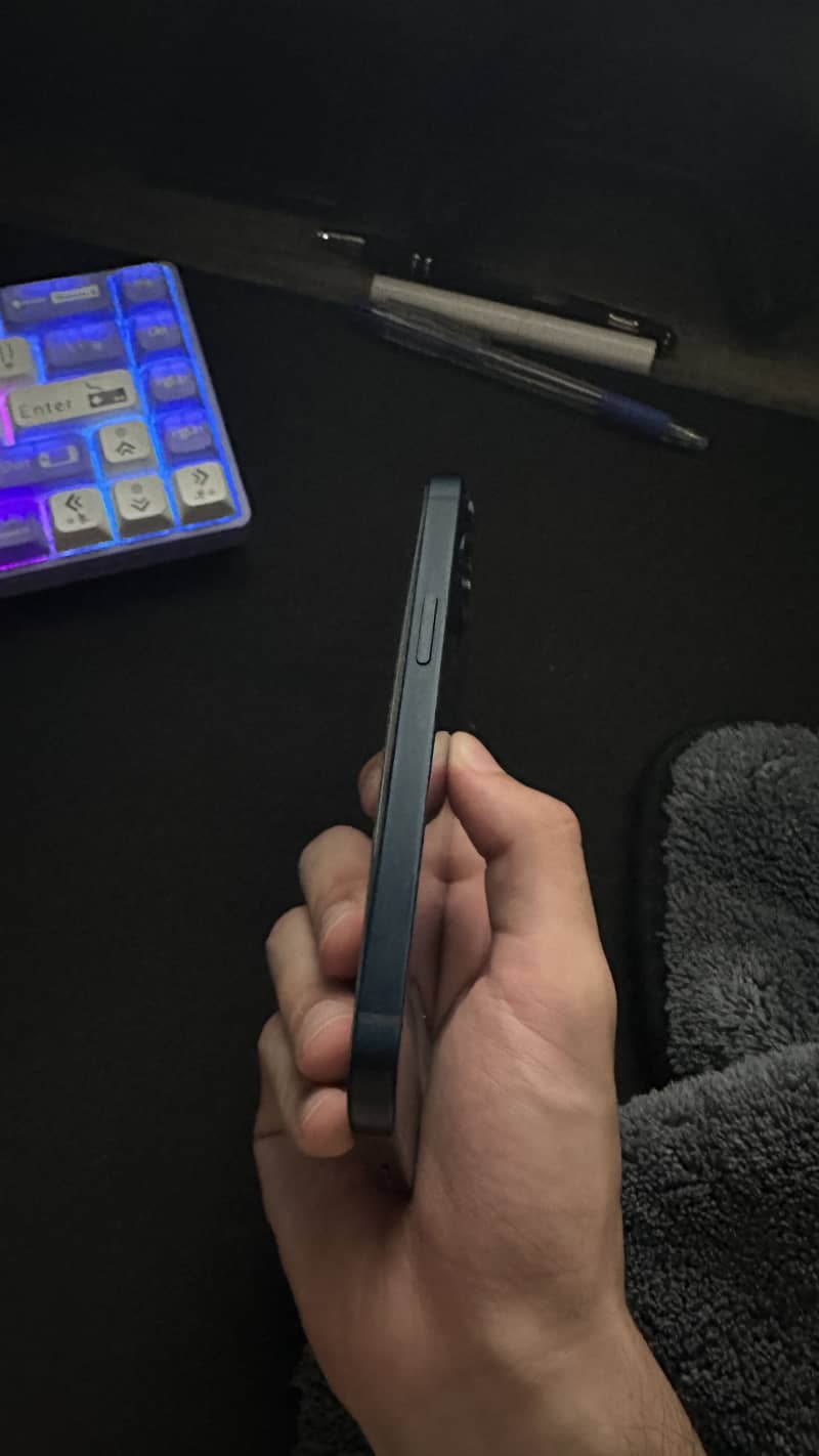 Apple iPhone 13 6