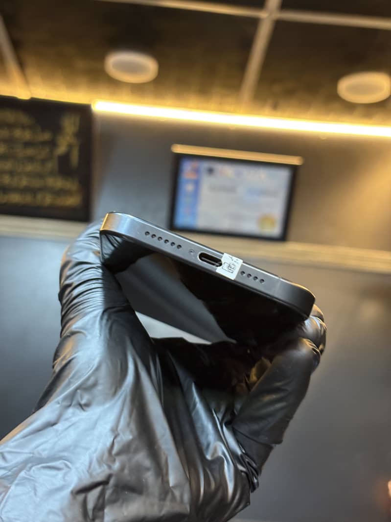Apple iPhone 15 Pro Max 2