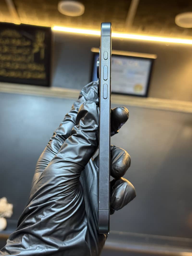 Apple iPhone 15 Pro Max 3