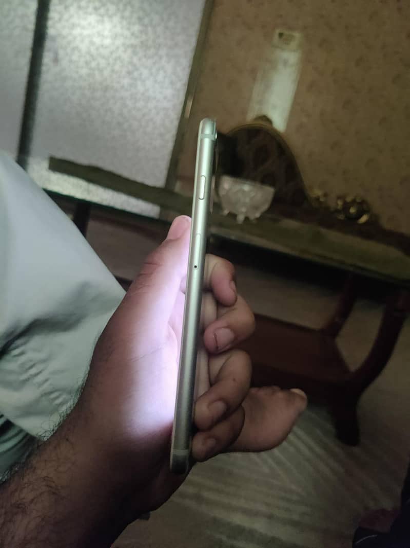 Apple iPhone 6 Plus 3