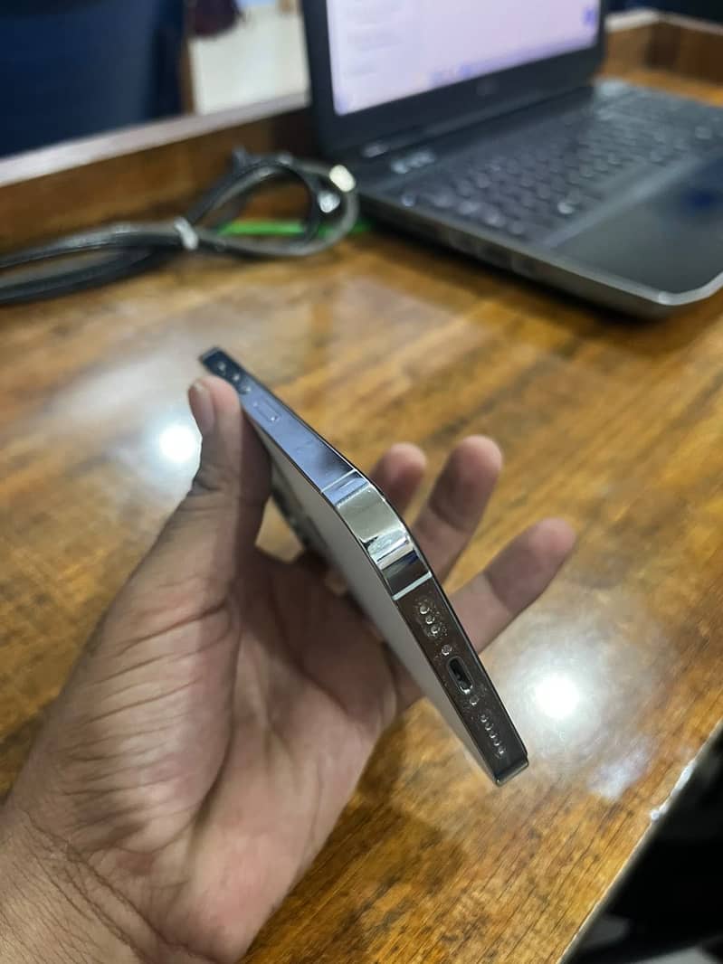 Apple iPhone 13 2