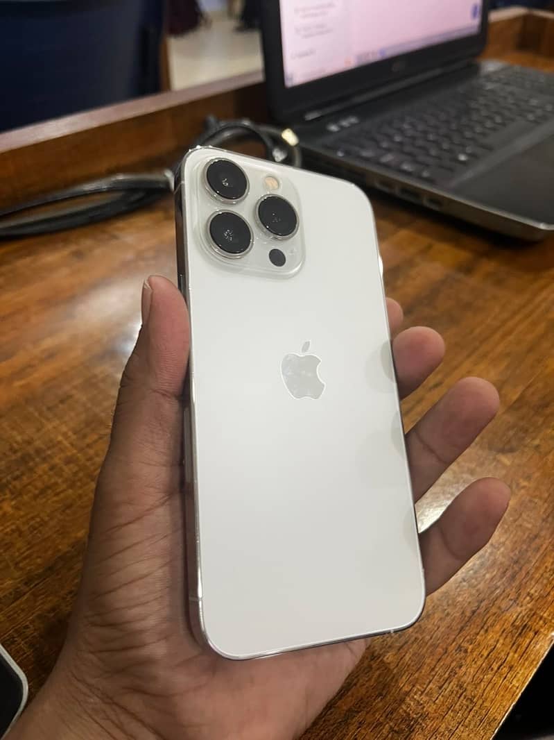 Apple iPhone 13 3