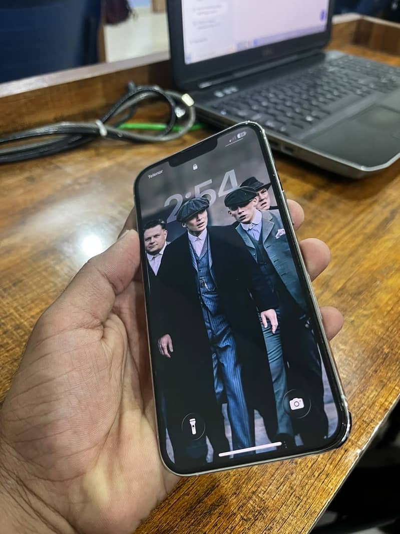 Apple iPhone 13 4