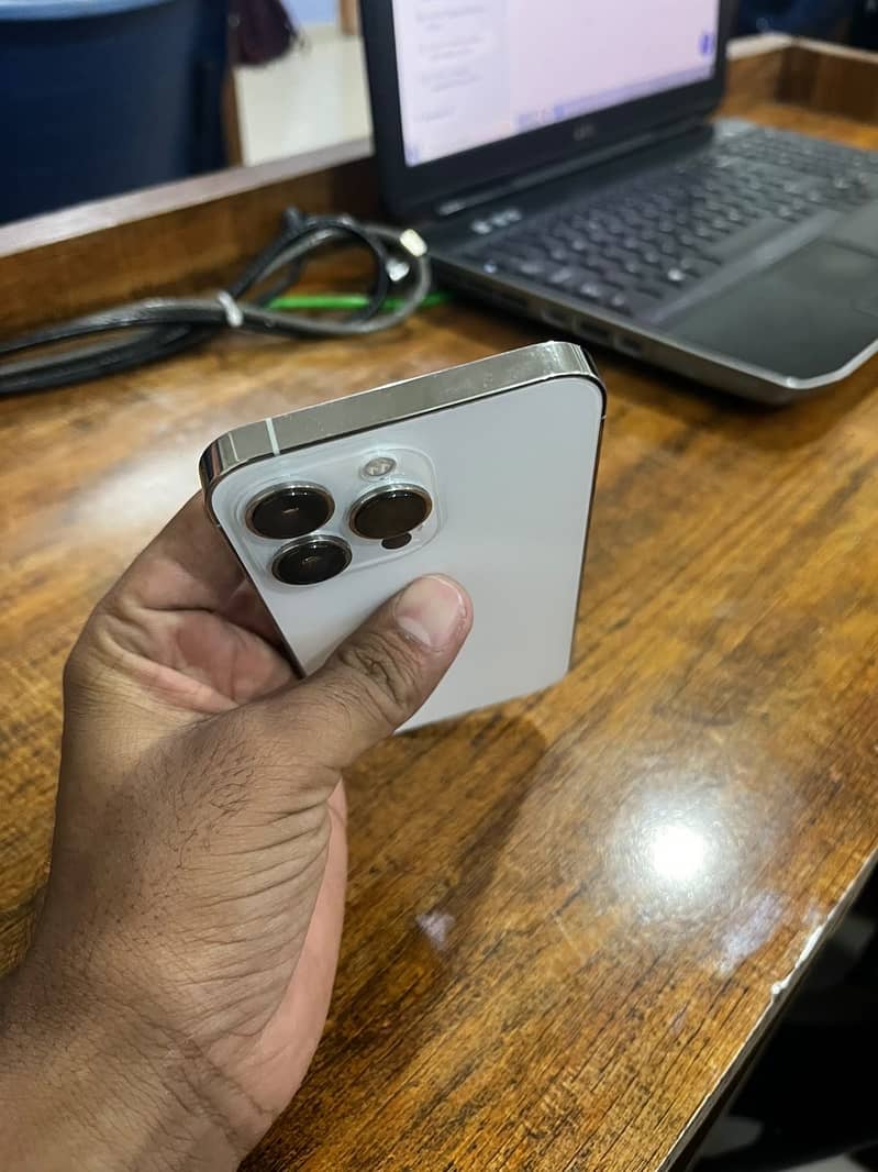 Apple iPhone 13 5
