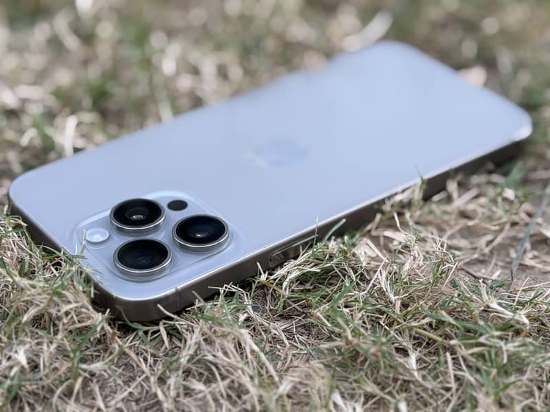Apple iPhone 15 Pro Max 0