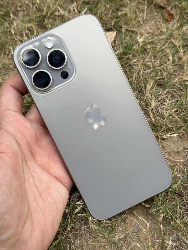 Apple iPhone 15 Pro Max 1