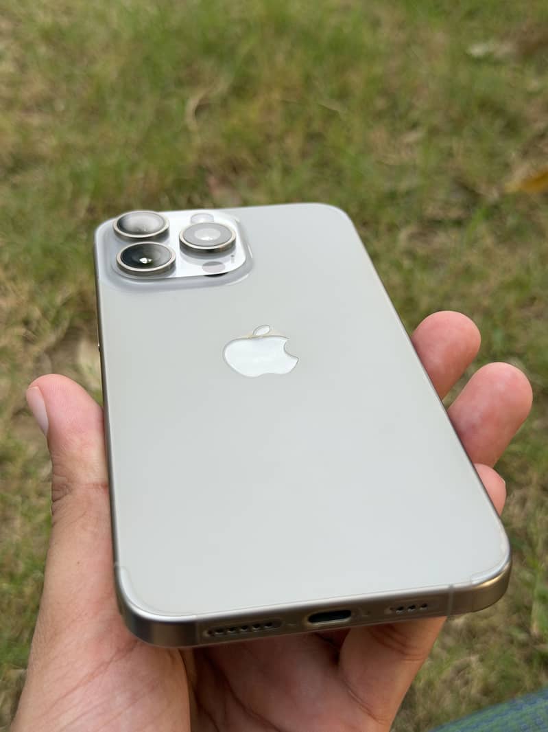 Apple iPhone 15 Pro Max 2