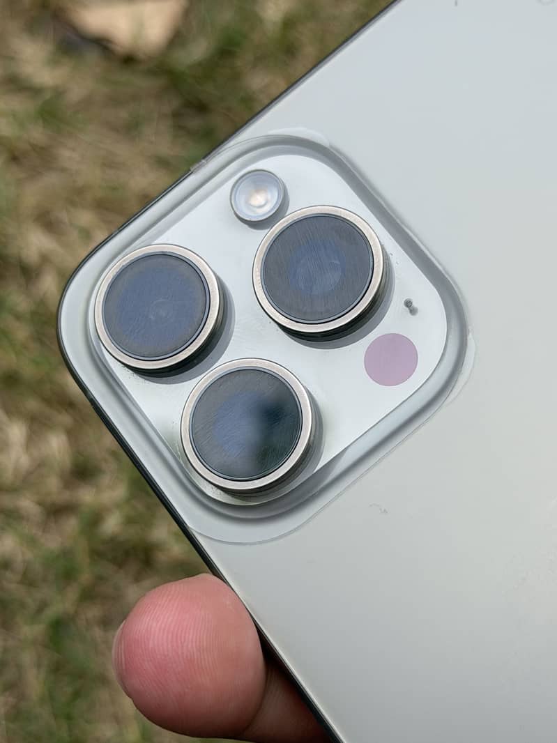 Apple iPhone 15 Pro Max 3