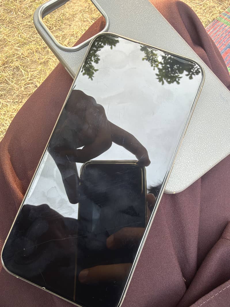 Apple iPhone 15 Pro Max 4