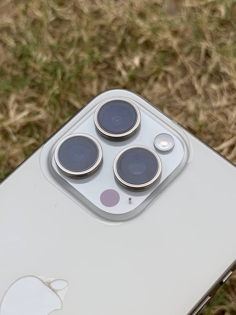 Apple iPhone 15 Pro Max 5
