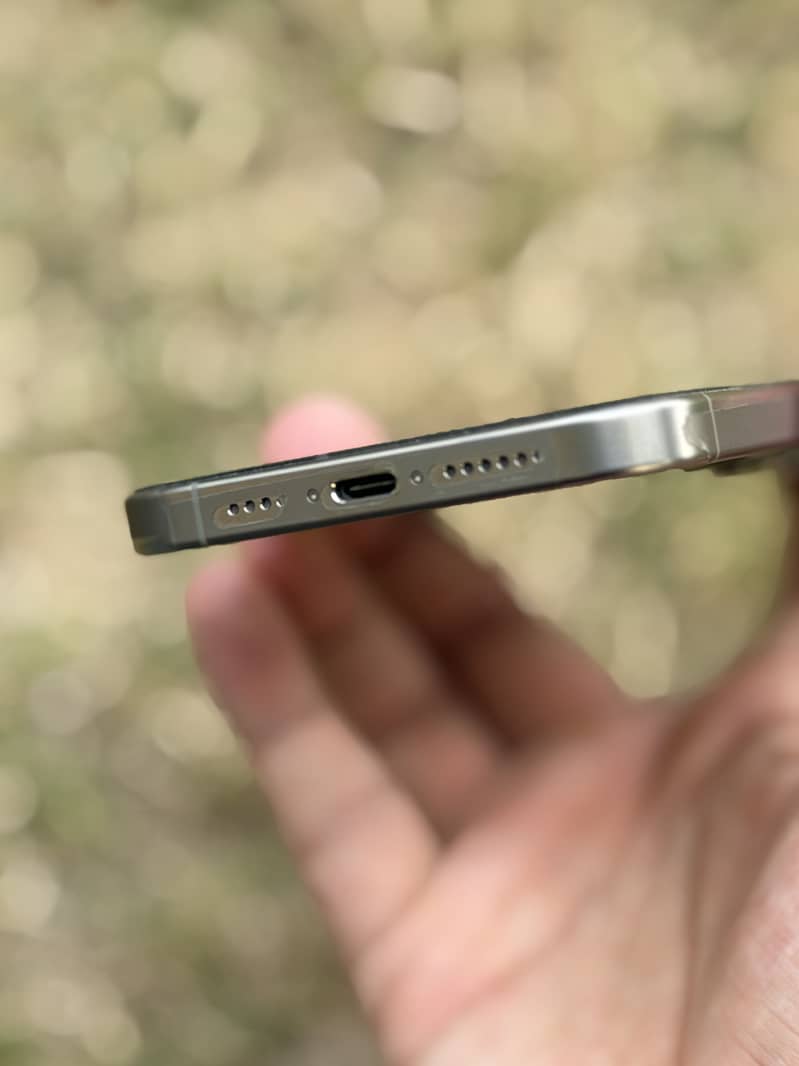 Apple iPhone 15 Pro Max 6