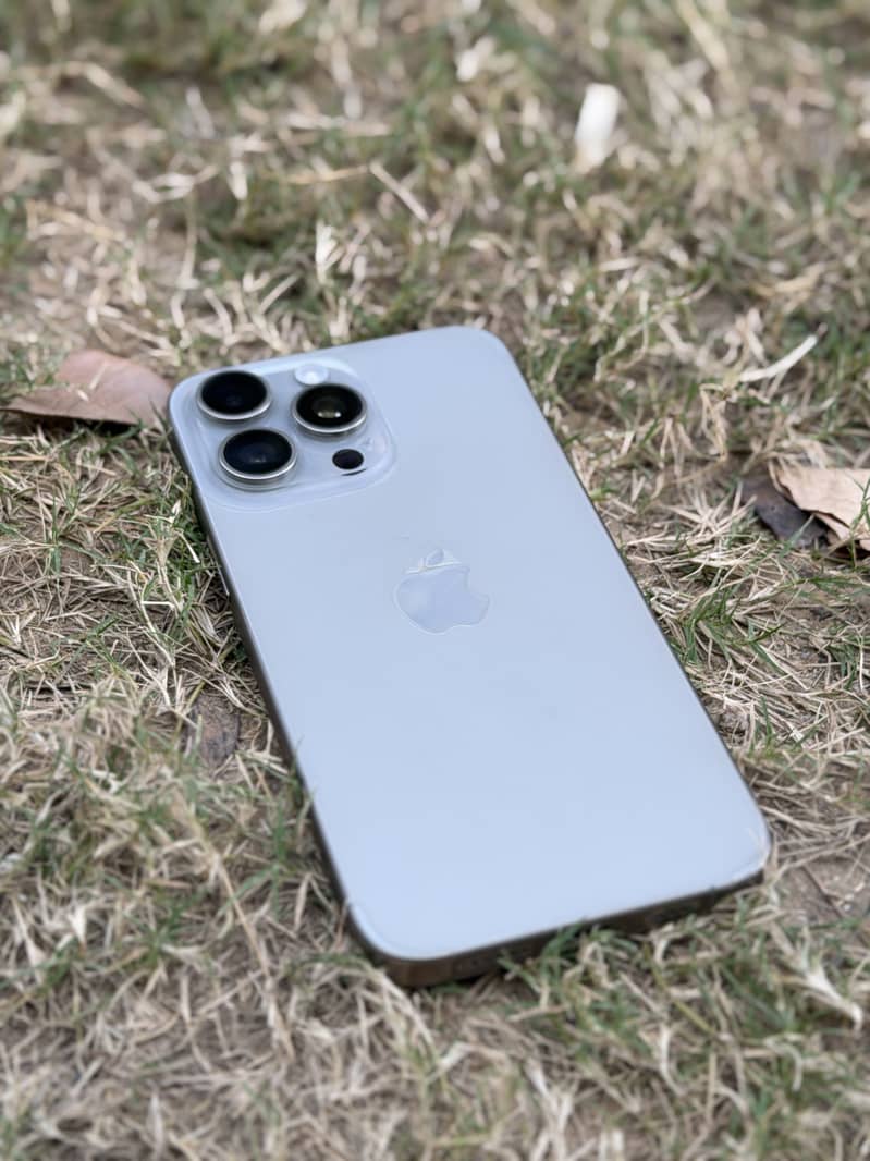 Apple iPhone 15 Pro Max 8