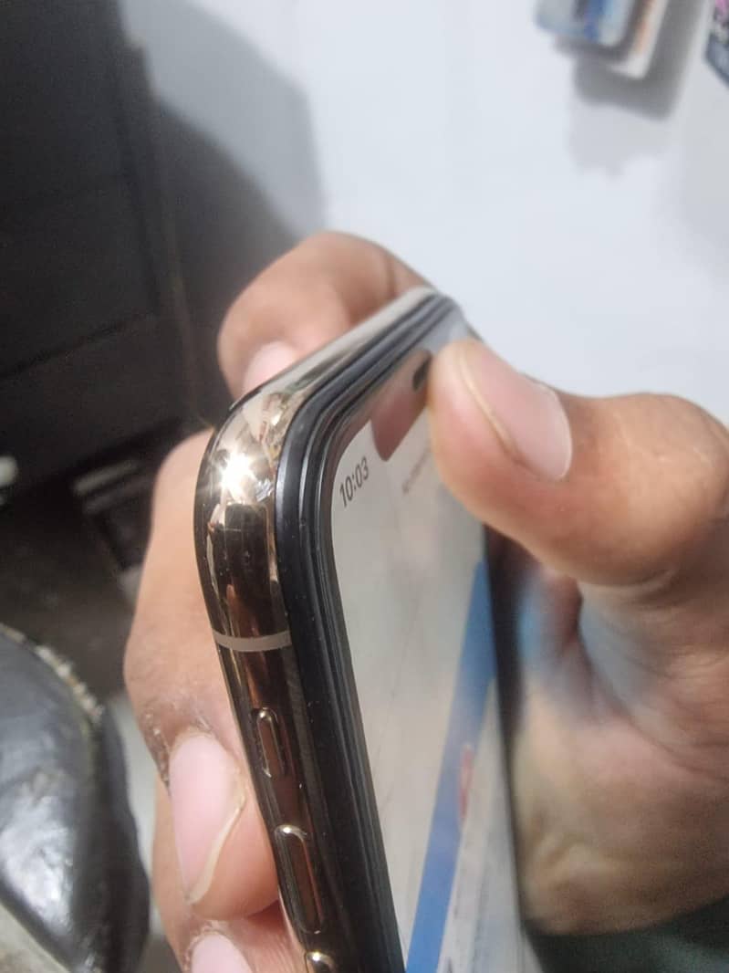 Apple iPhone XS 7