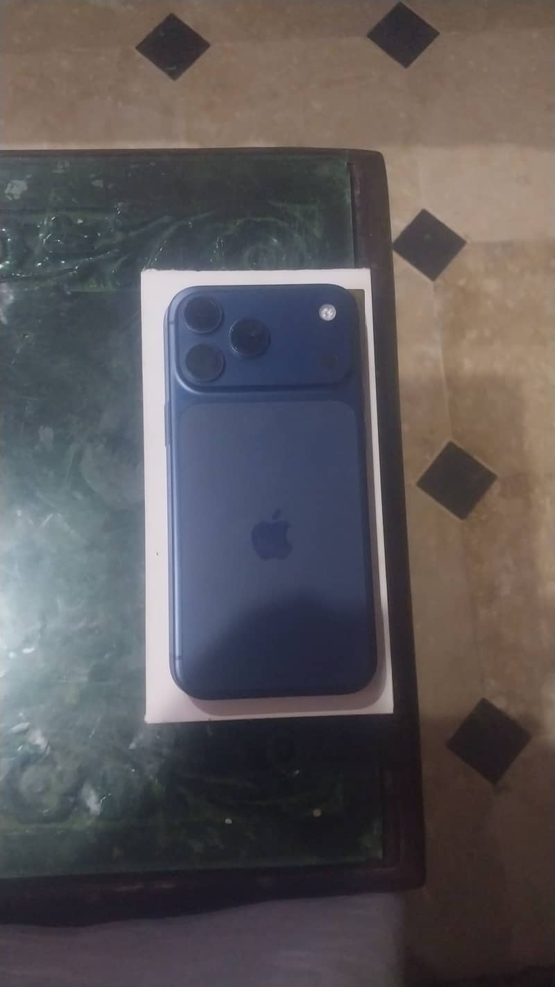 Apple iPhone 17 Pro Max 1