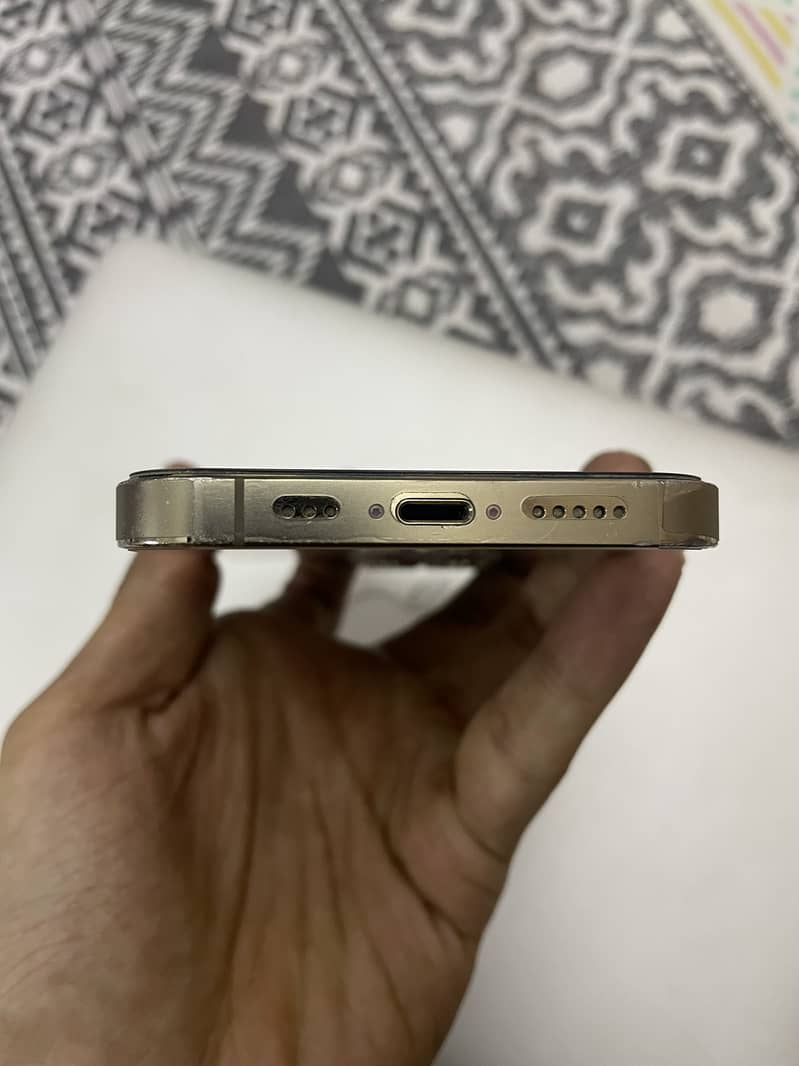 Apple iPhone 13 Pro 2