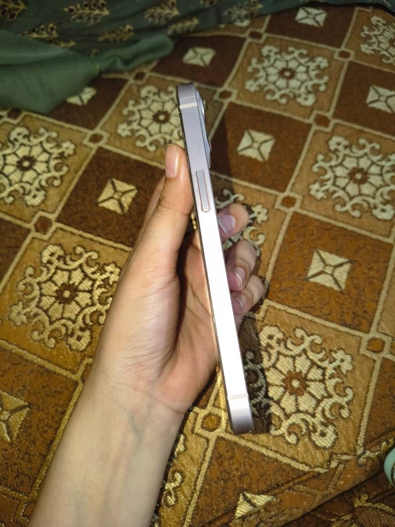 Apple iPhone 13 2