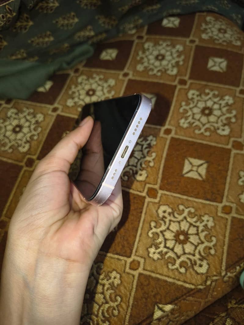 Apple iPhone 13 4