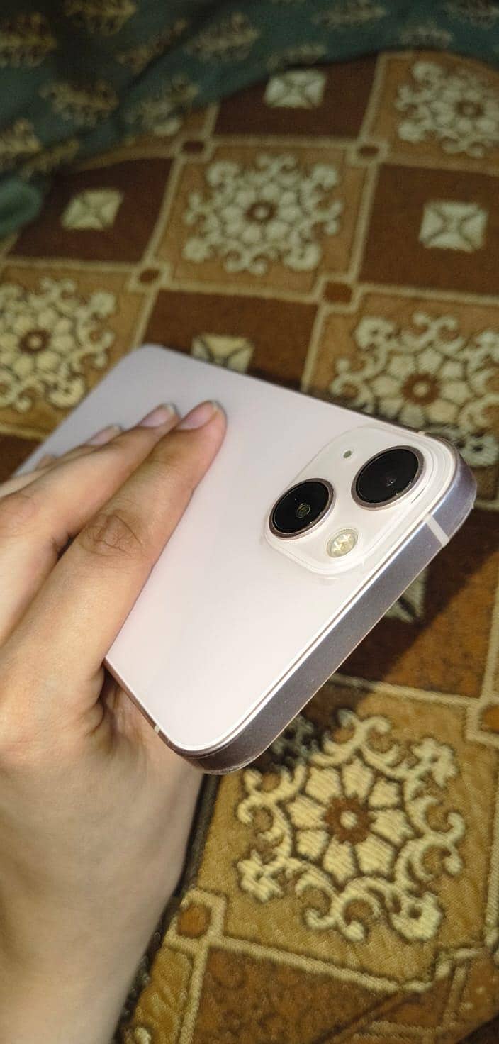 Apple iPhone 13 5