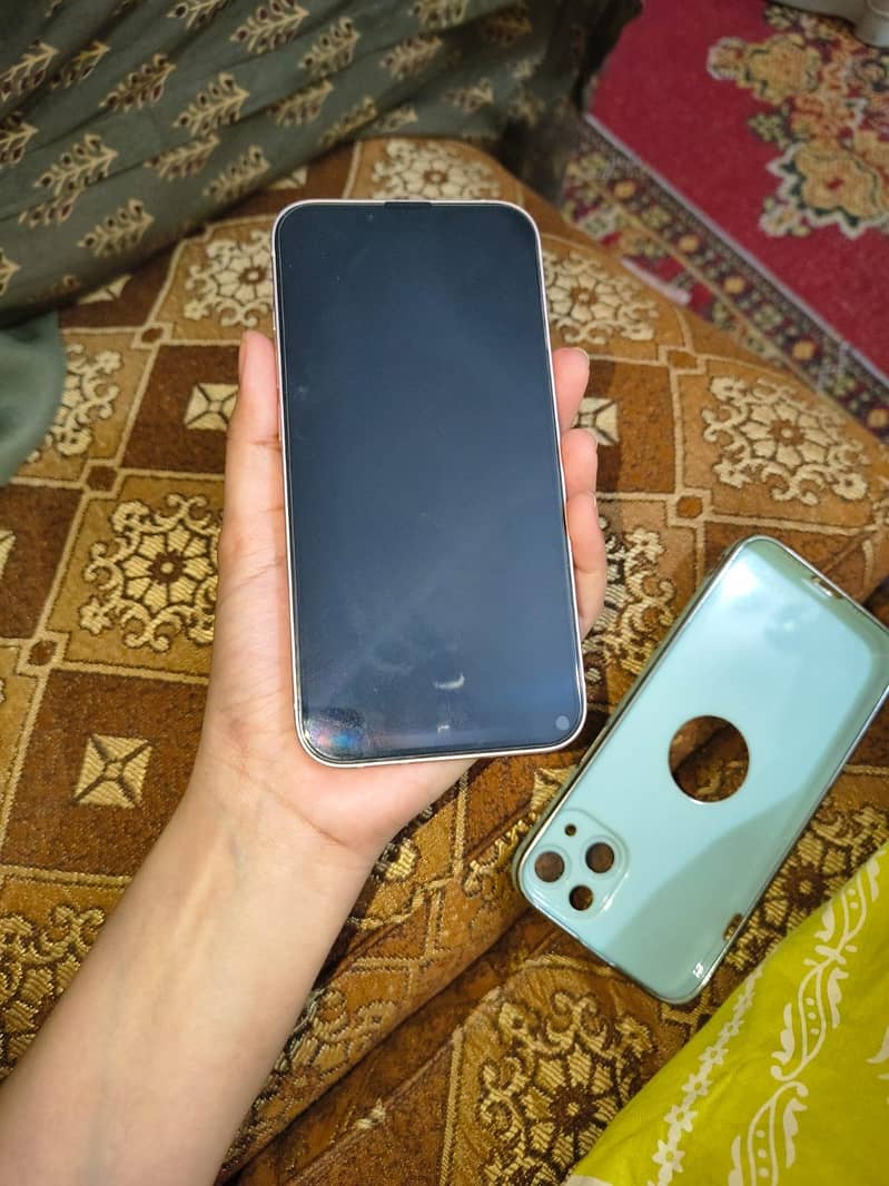 Apple iPhone 13 7