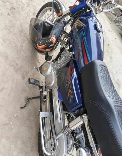 Honda 125 . blue color. condition 10/10  urgent sale