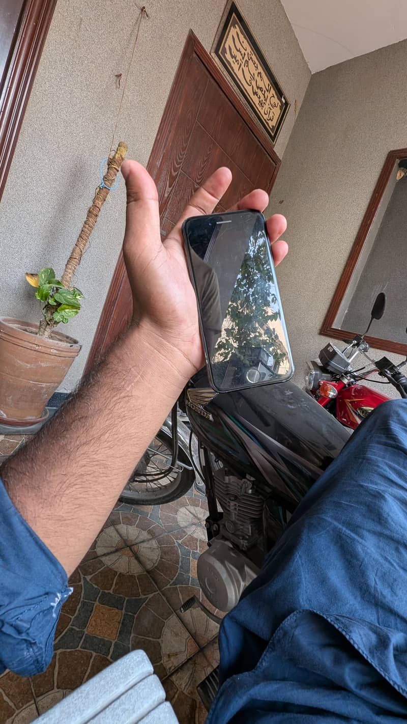 Apple iPhone 7 1