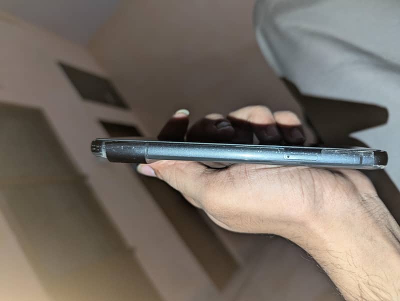 Google Pixel 8 4