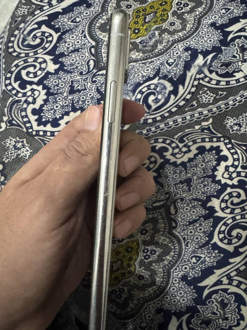 Apple iPhone XS Max 5